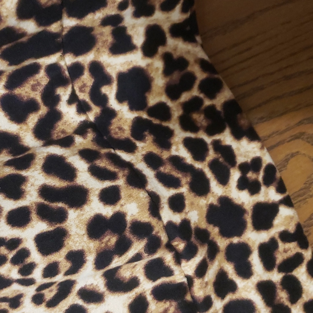 🌼New boutique cozy leopard top - Picture 15 of 16